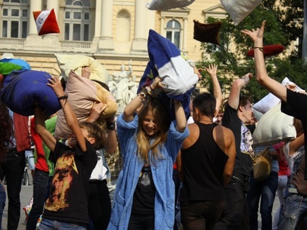 У Львові билися подушками. На черзі – Луцьк. ФОТО. ВІДЕО