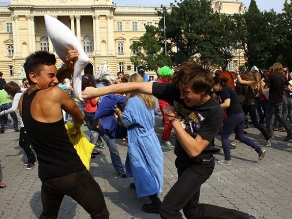 У Львові билися подушками. На черзі – Луцьк. ФОТО. ВІДЕО