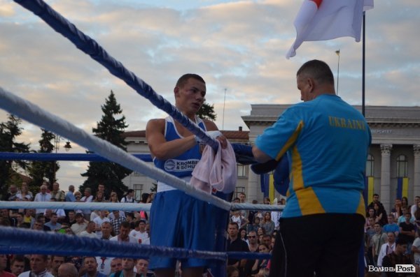 Кров'ю і потом: як у Луцьку билися за перемогу в боксі. ФОТОРЕПОРТАЖ