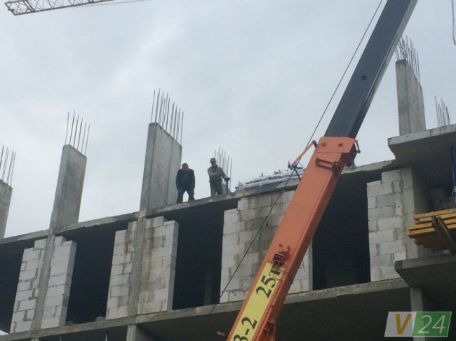 На скандальному будівництві в Луцьку розпочали демонтаж