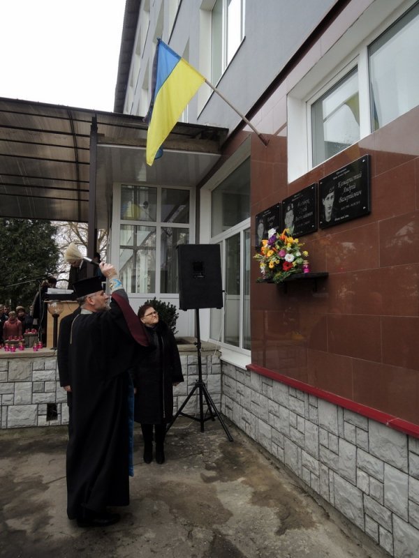 У Нововолинську освятили меморіальні дошки героям АТО. ФОТО