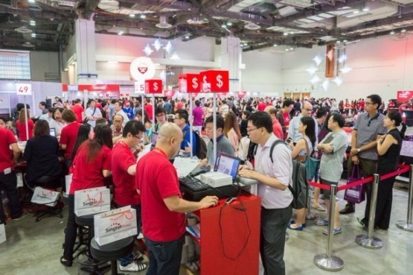 iPhone 6S уже продають: покупці ночують під магазинами. ФОТО