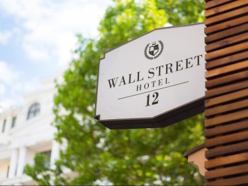 Сучасний бізнес-готель «Wall Street Hotel» у центрі Одеси*
