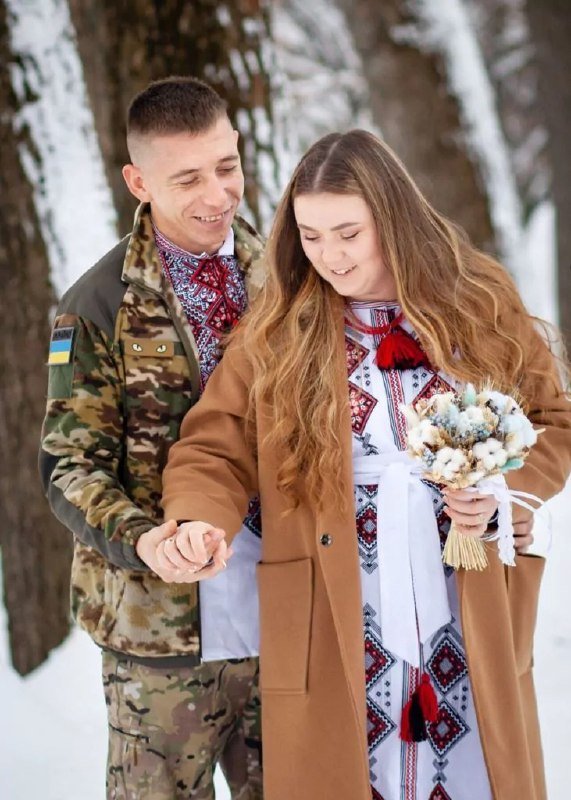 «Перше СМС – виходь за мене»: зворушлива історія кохання військового з Волині