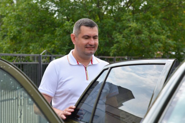 Голова Волиньради передав на потреби ЗСУ позашляховик 