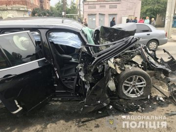 BMW влетів у маршрутку: постраждали 6 людей. ФОТО