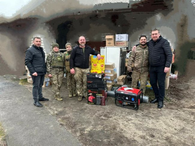 Священники ПЦУ привезли на фронт допомогу волинським воїнам