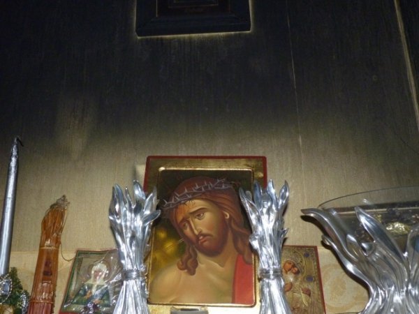 В одному з будинків Рівного вогонь спалив дотла все, крім ікон. ФОТО