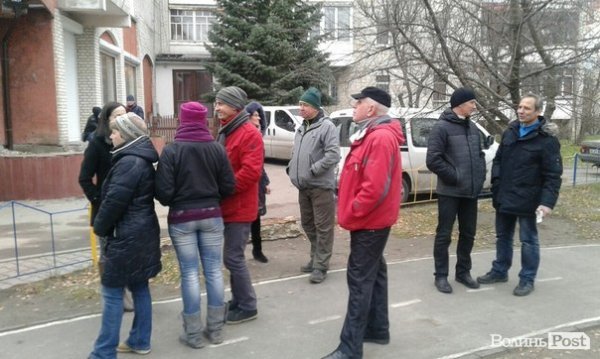 У Луцьку дитячий скверик хочуть переробити в парковку? ФОТО