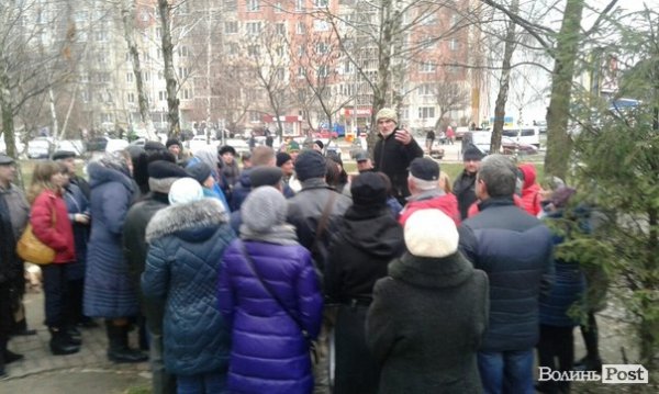 У Луцьку дитячий скверик хочуть переробити в парковку? ФОТО