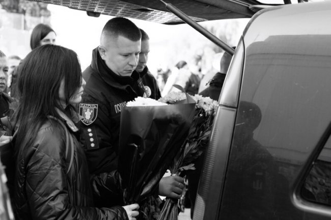 «Він для всіх нас зробив дуже багато»: у Луцьку попрощались з воїном Олександром Мартинюком  