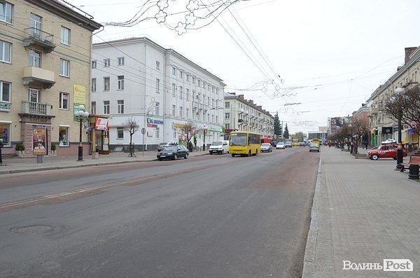 У Луцьку «Автомайдан» вчив водіїв паркуватися. ФОТО