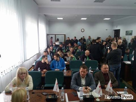 Позачергова сесія Луцької міськради. ЯК ЦЕ БУЛО