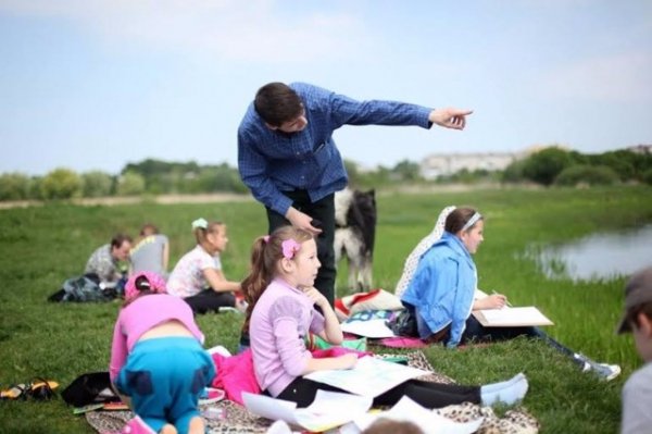 Маленькі волинські художники малювали на березі Стиру. ФОТО