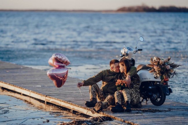 Захищають удвох Україну: на Волині одружилась закохана пара військових. ФОТО