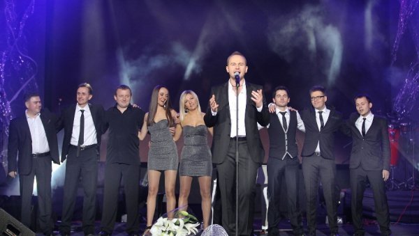 У Луцьку під час концерту співак даруватиме прихильницям парфуми та шоколад