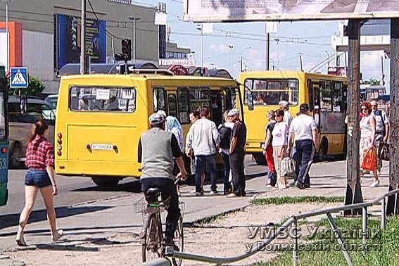 Луцькі маршрутники висаджують людей під світлофорами та їздять напідпитку, - ДАІ. ФОТО. ВІДЕО