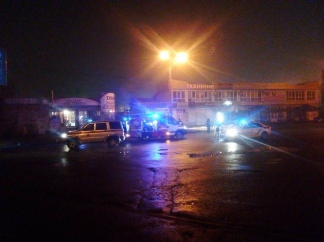 Біля залізничного вокзалу у Рівному вночі горів бус. ФОТО