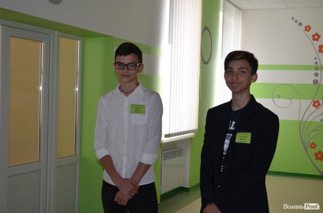 Кольорові стіни, ігрова кімната і басейн: луцька школа №27 зсередини. ФОТО