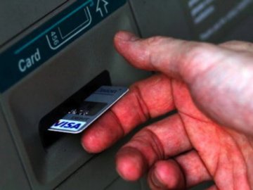 Волинянин викрав у односельчанина банківську картку