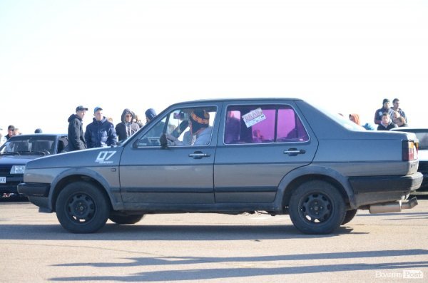 Під Луцьком відбувся чемпіонат з дрег-рейсингу. ФОТО