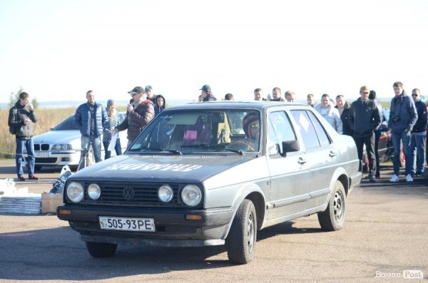 Під Луцьком відбувся чемпіонат з дрег-рейсингу. ФОТО