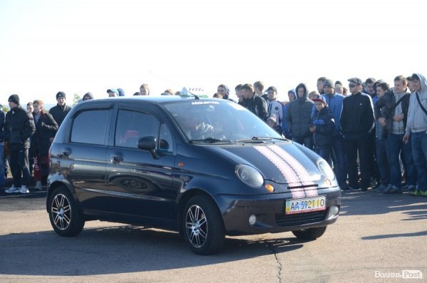 Під Луцьком відбувся чемпіонат з дрег-рейсингу. ФОТО