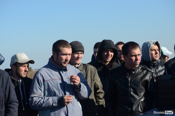 Під Луцьком відбувся чемпіонат з дрег-рейсингу. ФОТО