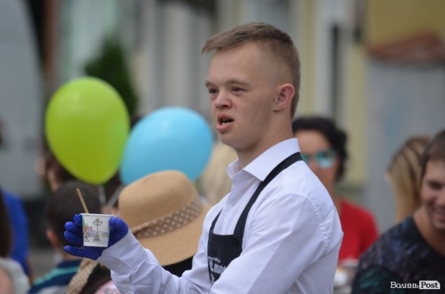 У «сонячній» кав’ярні в Луцьку започаткували власне свято, аби врятувати заклад від закриття. ФОТО