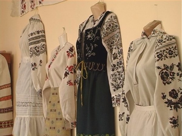 У Нововолинську - виставка старовинного одягу. ФОТО