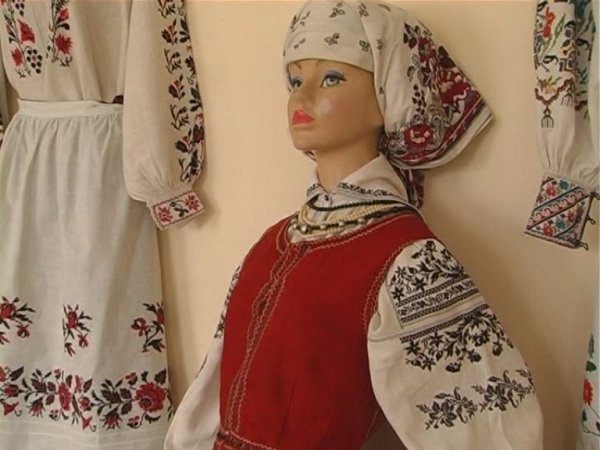 У Нововолинську - виставка старовинного одягу. ФОТО
