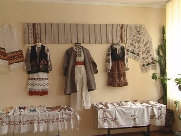 У Нововолинську - виставка старовинного одягу. ФОТО