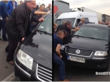 Через інцидент на кордоні з Білоруссю хотіли перевернути авто. ВІДЕО