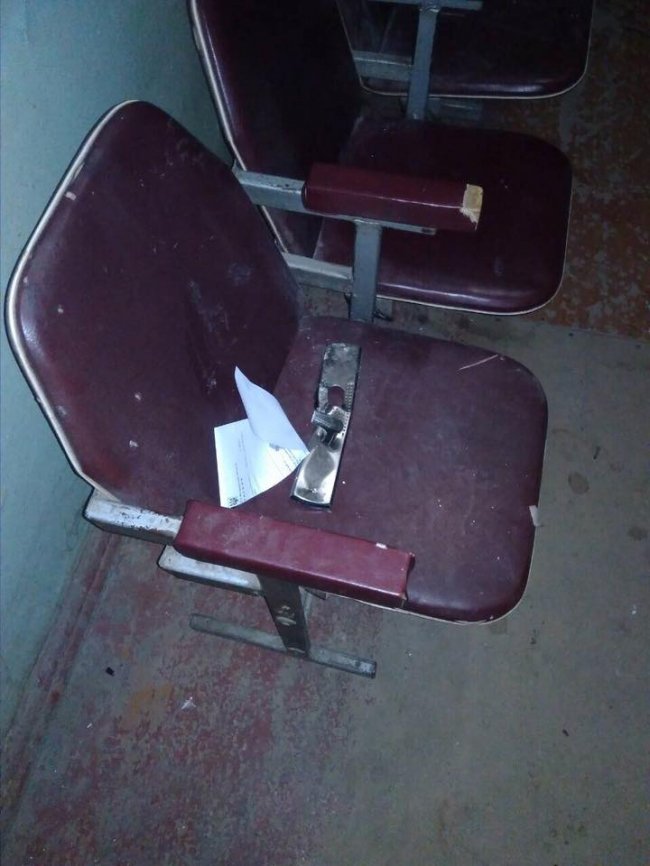 Проникає в офіси та шкодить: безхатько «тероризує» Луцьк