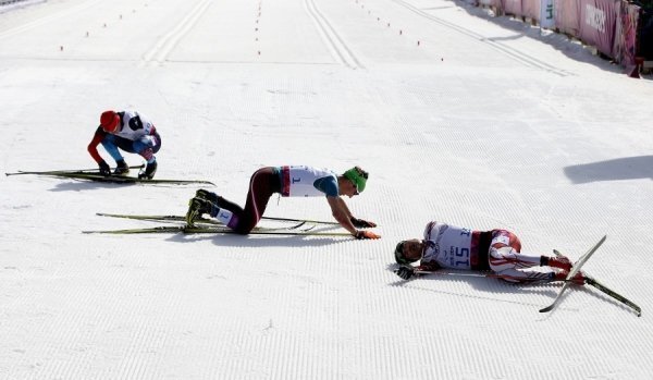  Спортсмени після перетину фінішної лінії на дистанції 20 км