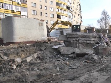 У Луцьку зносять стіни приміщення обласної профспілкової бібліотеки. ВІДЕО