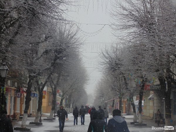 Луцьк засипає снігом. ФОТО