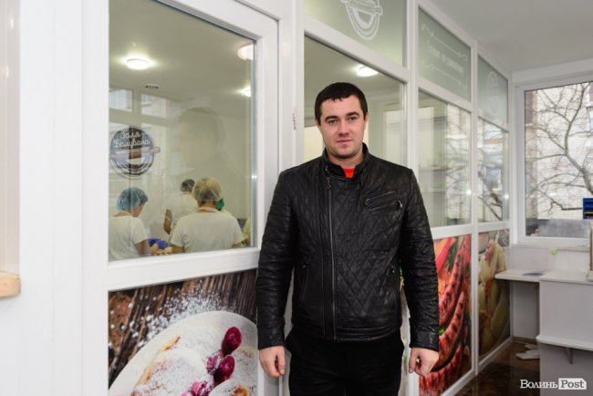 У новому магазині популярної луцької мережі «балують» покупців піцою просто з печі. ФОТО*