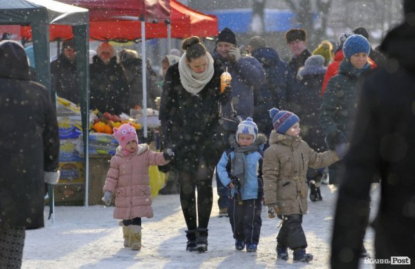 Різдвяне дійство в центрі Луцька: діти
