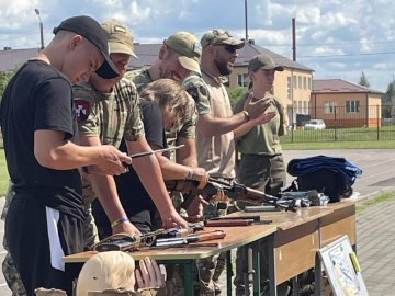 Жителів волинської громади вчили основам військової справи. ФОТО