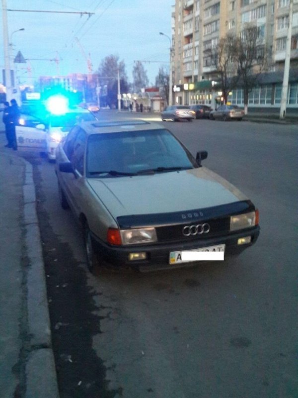 Нетверезий правоохоронець тікав від луцьких патрульних. ФОТО