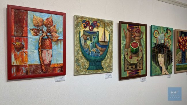 Волинська художниця презентувала свої роботи на виставці. ФОТО