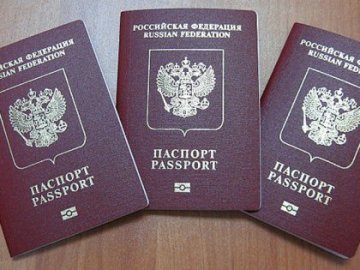 Порошенко показав Європі російські паспорти бойовиків, вбитих на Донбасі. ФОТО