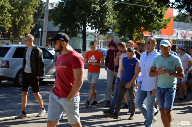 Обличчя пікету: «прихильники Тиводара» ховалися від камер та хамили