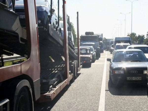 Жінки заблокували трасу Київ − Чоп. ФОТО. ВІДЕО