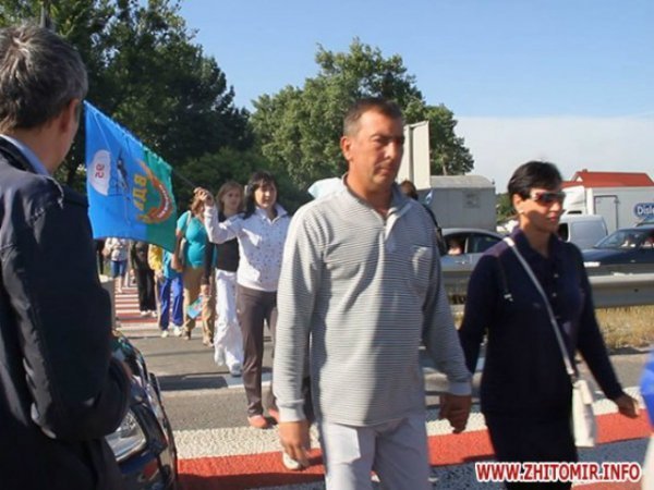 Жінки заблокували трасу Київ − Чоп. ФОТО. ВІДЕО