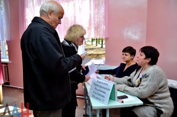 У «ЛДНР» на виборах проголосували 350 тисяч. ФОТО