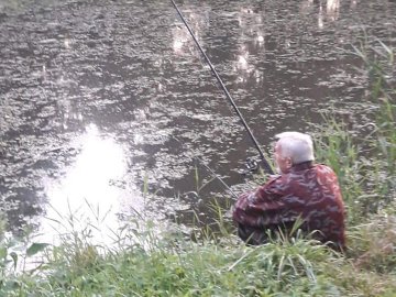 У центральному парку Луцька зловили браконьєрів-рибалок. ФОТО
