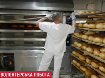 У волинській пекарні печуть хліб та круасани для бійців на передовій