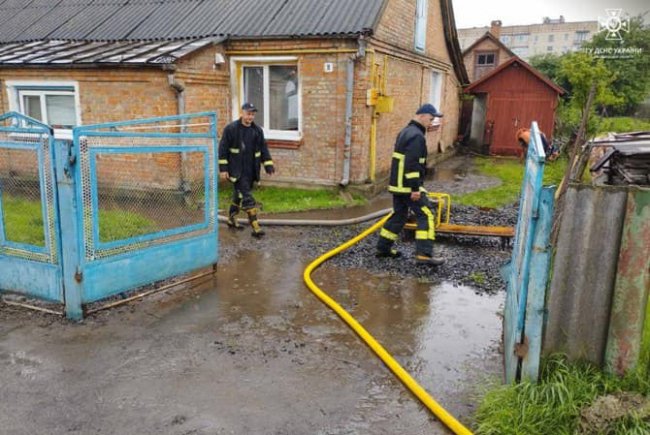 На Волині внаслідок негоди підтопило два будинки. ФОТО